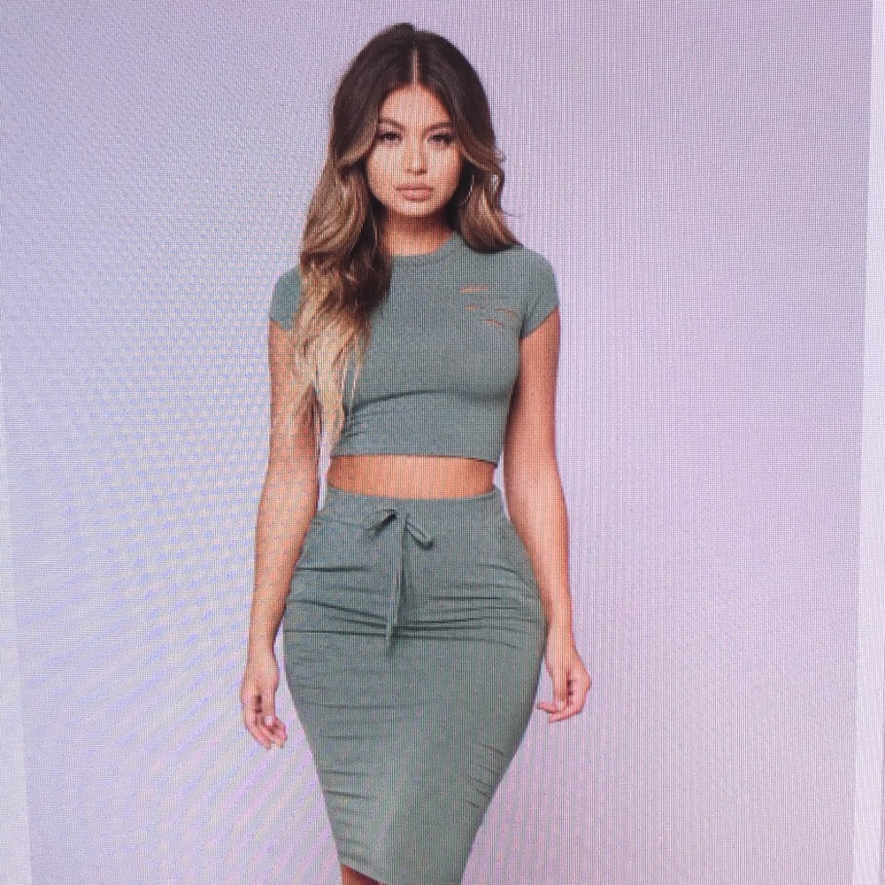 Yellow two piece fashion nova set!